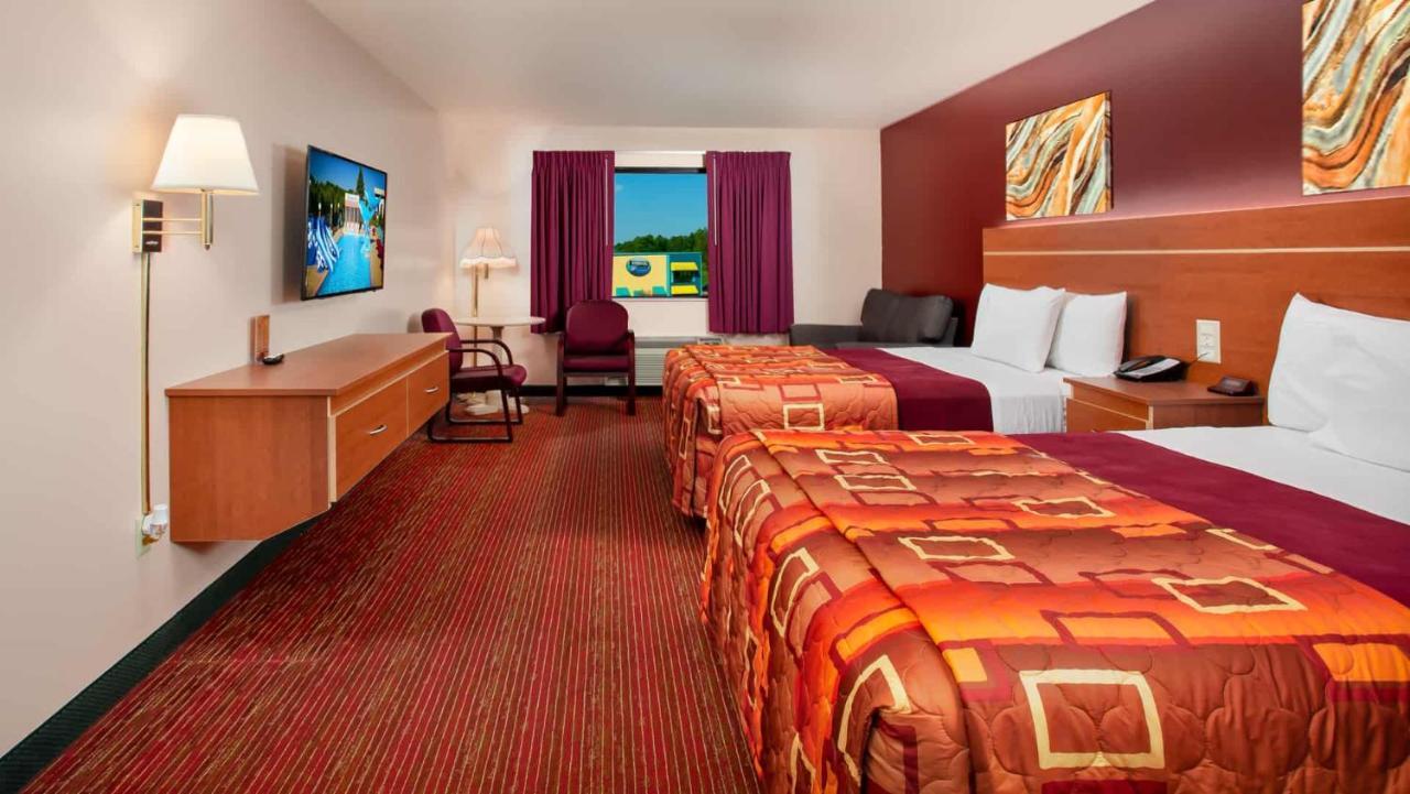 Grand Marquis Waterpark Hotel & Suites Wisconsin Dells Exterior photo