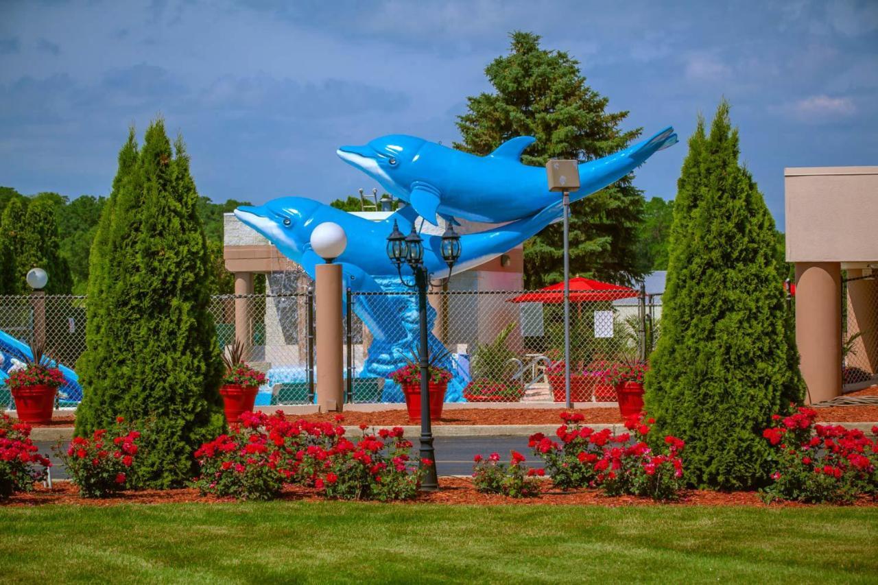 Grand Marquis Waterpark Hotel & Suites Wisconsin Dells Exterior photo