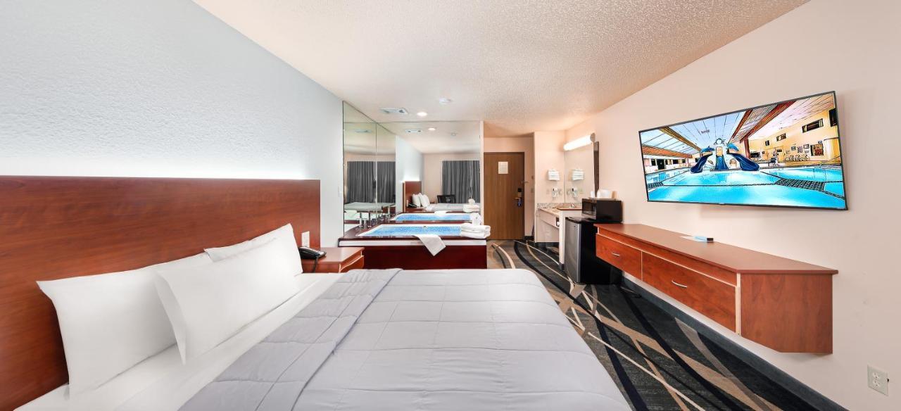 Grand Marquis Waterpark Hotel & Suites Wisconsin Dells Exterior photo