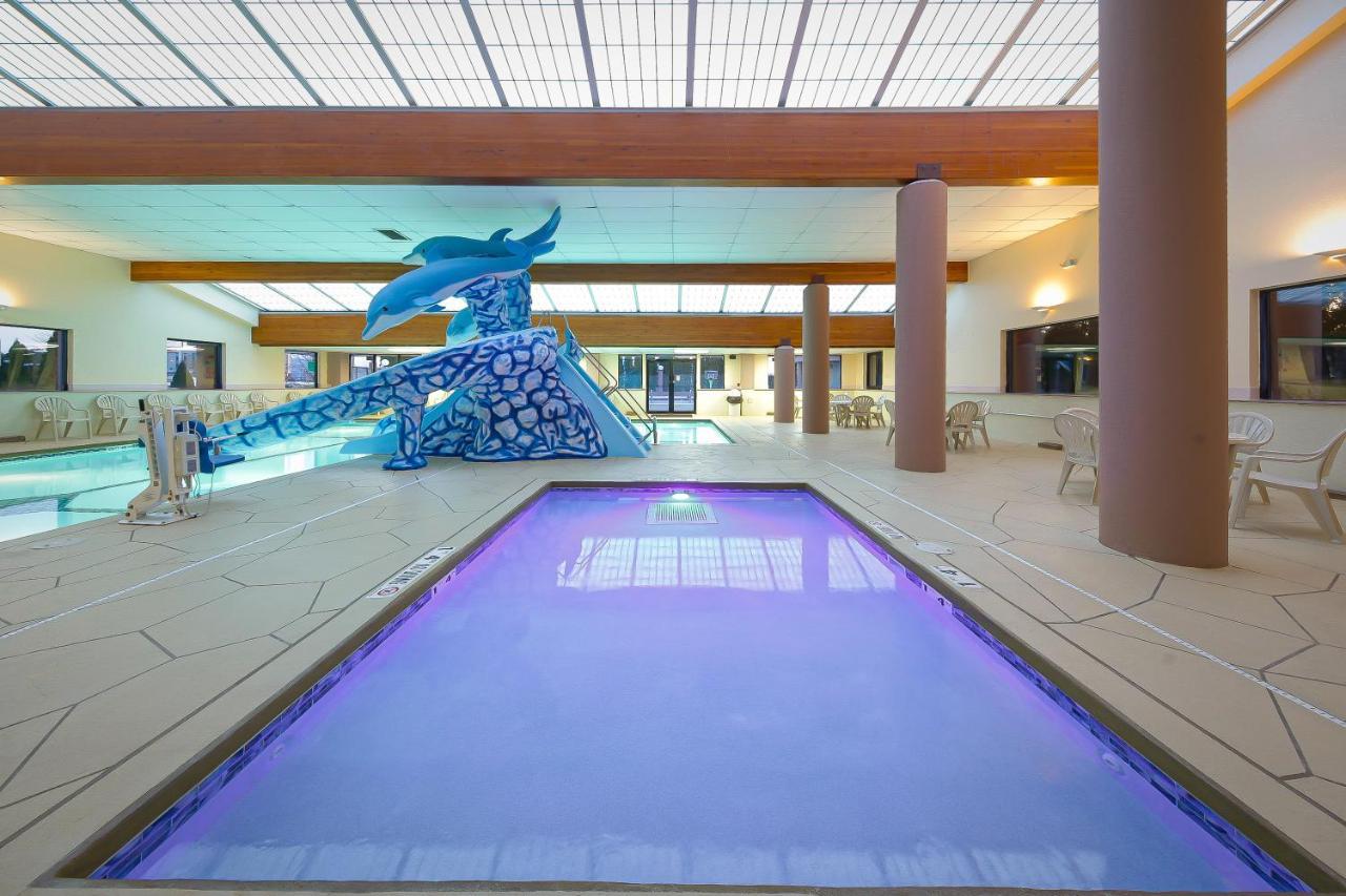 Grand Marquis Waterpark Hotel & Suites Wisconsin Dells Exterior photo