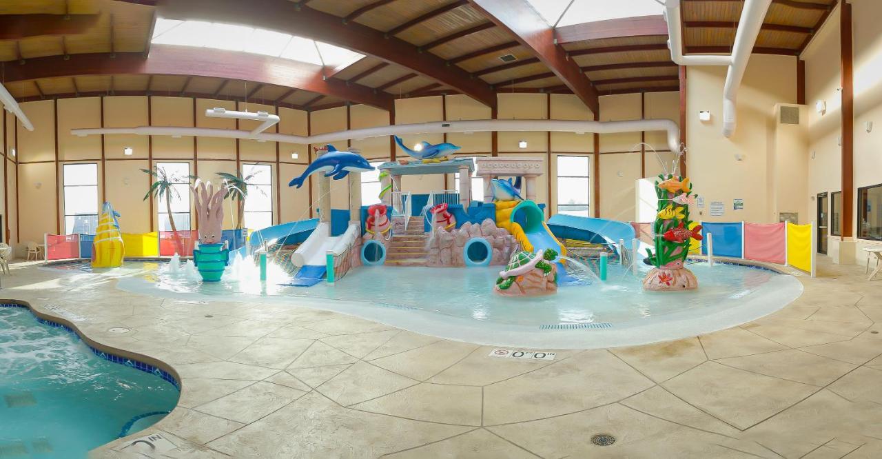 Grand Marquis Waterpark Hotel & Suites Wisconsin Dells Exterior photo
