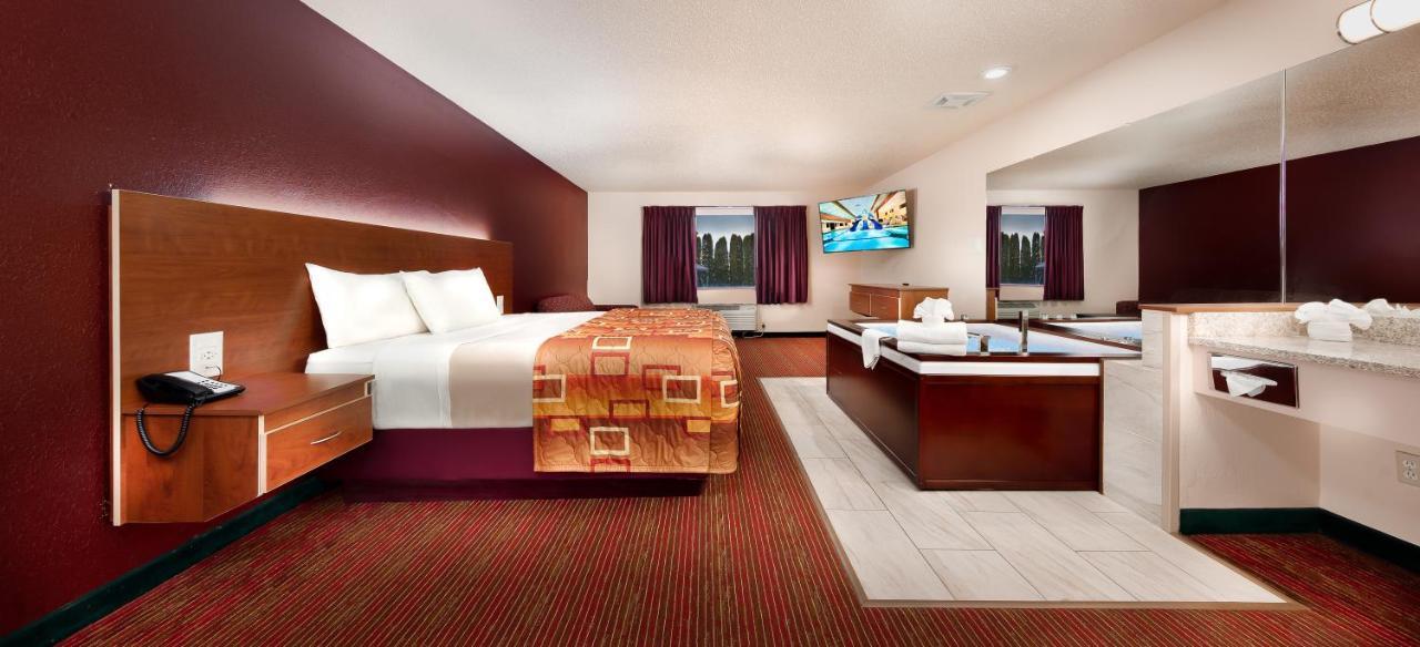Grand Marquis Waterpark Hotel & Suites Wisconsin Dells Exterior photo