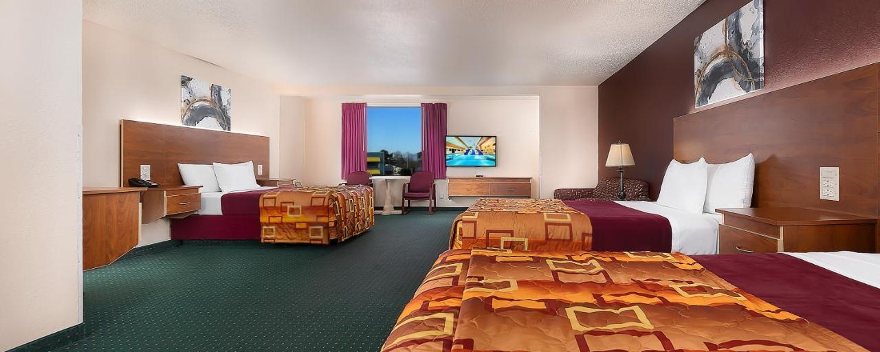 Grand Marquis Waterpark Hotel & Suites Wisconsin Dells Exterior photo
