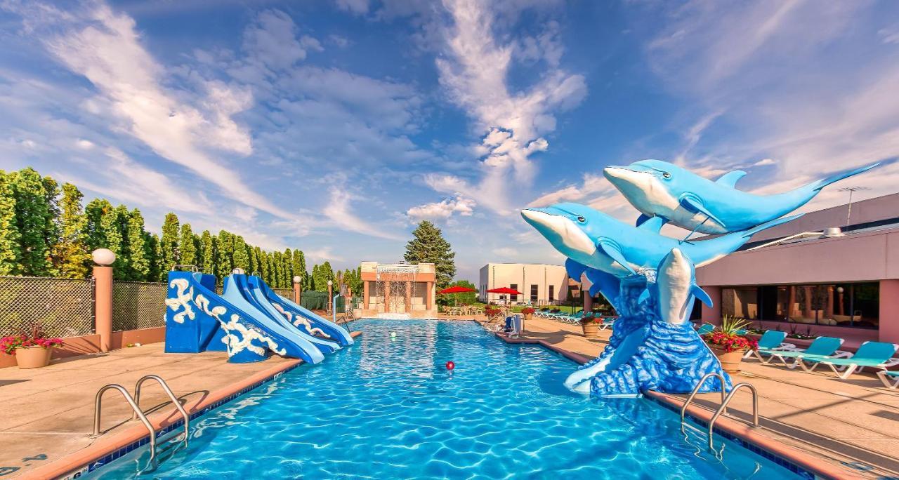 Grand Marquis Waterpark Hotel & Suites Wisconsin Dells Exterior photo