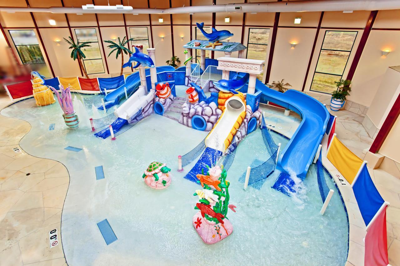 Grand Marquis Waterpark Hotel & Suites Wisconsin Dells Exterior photo